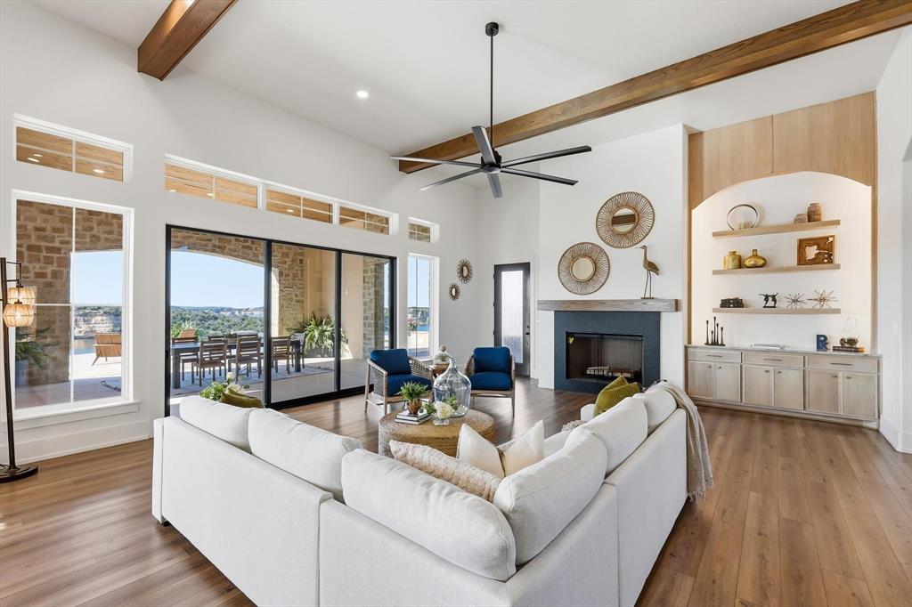 Guest bedroom with private balcony over the lake